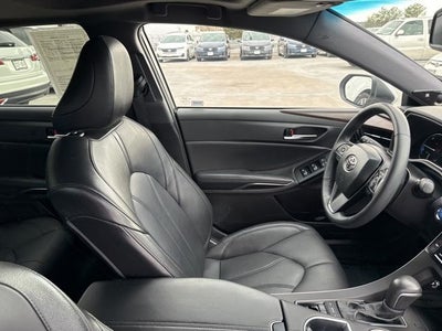 2022 Toyota Avalon Hybrid XLE Plus