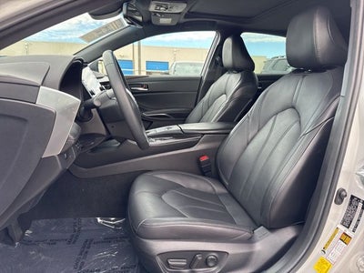 2022 Toyota Avalon Hybrid XLE Plus