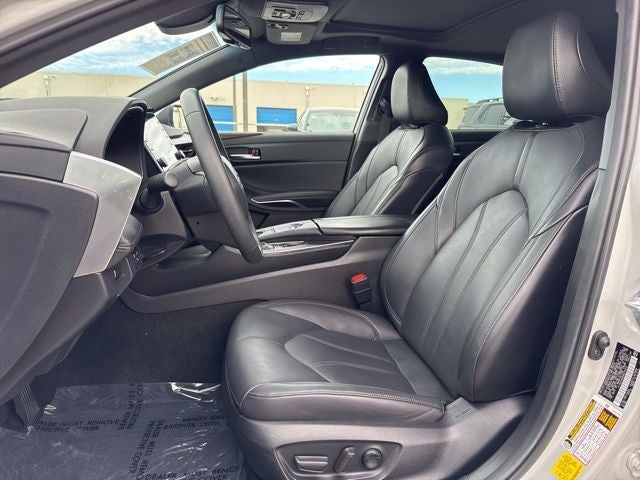 2022 Toyota Avalon Hybrid XLE Plus