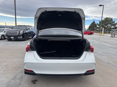 2022 Toyota Avalon Hybrid XLE Plus