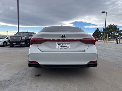 2022 Toyota Avalon Hybrid XLE Plus