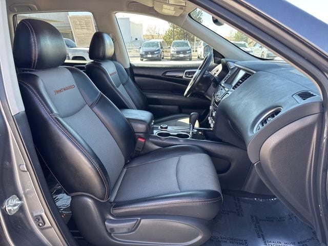 2020 Nissan Pathfinder SV