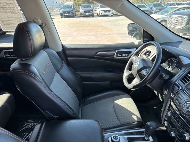 2020 Nissan Pathfinder SV