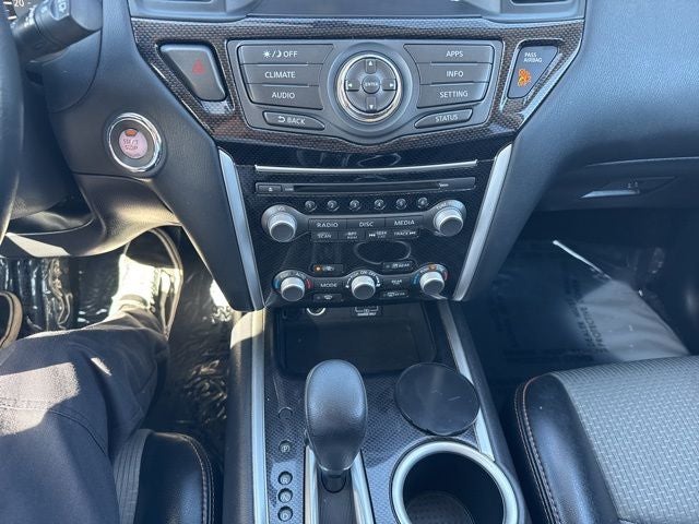2020 Nissan Pathfinder SV
