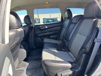 2020 Nissan Pathfinder SV